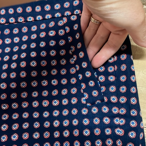 J. Crew size 6 Blue and Red Floral Print Chino City Fit 5” Inseam Shorts - Picture 5 of 10